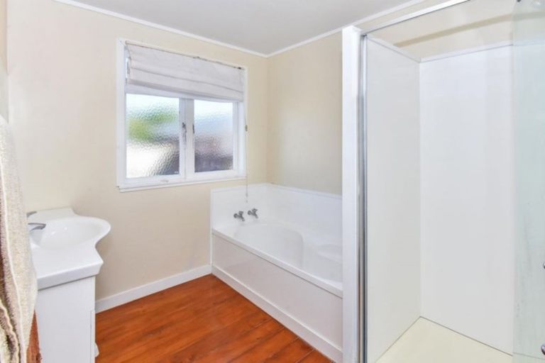 Photo of property in 10 Berkeley Road, Manurewa, Auckland, 2102