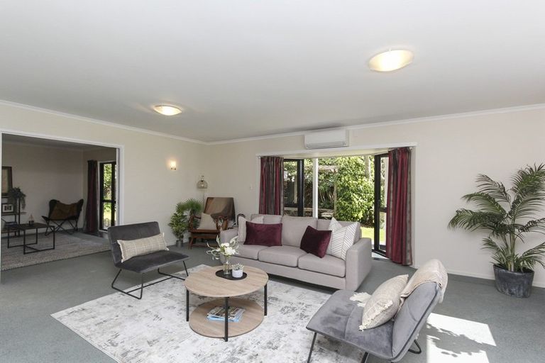 Photo of property in 19 Karina Road, Merrilands, New Plymouth, 4312