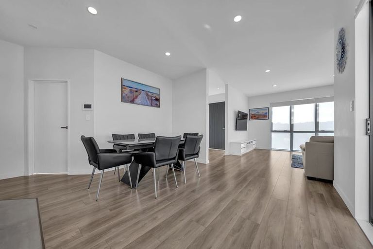 Photo of property in 13 James Elliot Way, Pokeno, 2402