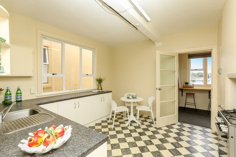 Photo of property in 127 Saint Aubyn Street, New Plymouth, 4310