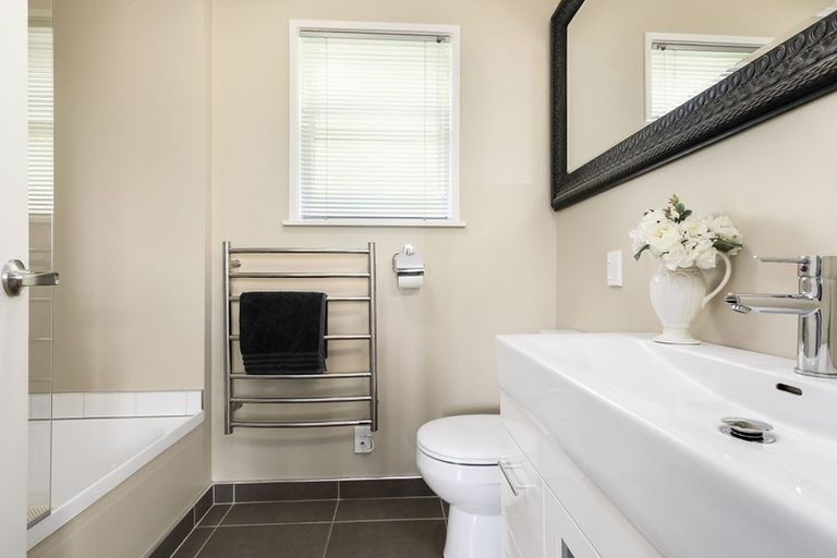 Photo of property in 23 Rotoiti Avenue, Pakuranga Heights, Auckland, 2010