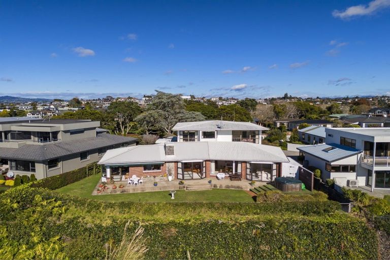 Photo of property in 10 Acklam Avenue, Otumoetai, Tauranga, 3110