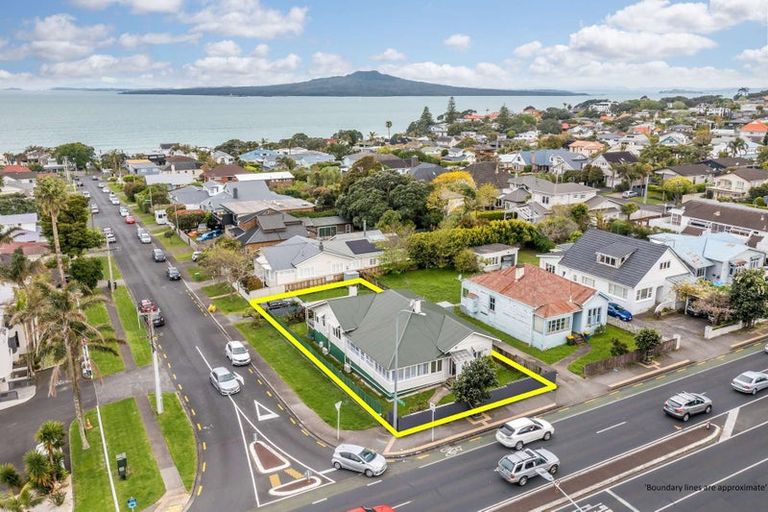 Photo of property in 374 Lake Road, Takapuna, Auckland, 0622