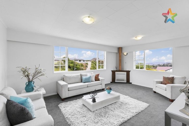 Photo of property in 2 Waipounamu Drive, Kelson, Lower Hutt, 5010