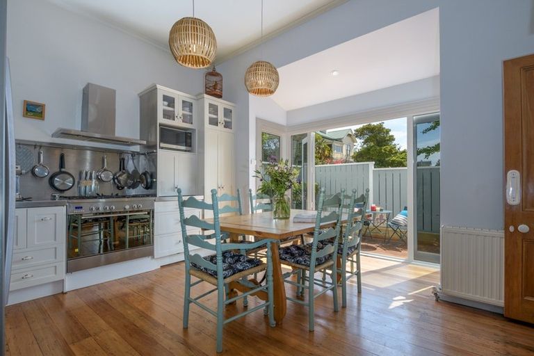 Photo of property in 209 Collingwood Street, Nelson South, Nelson, 7010