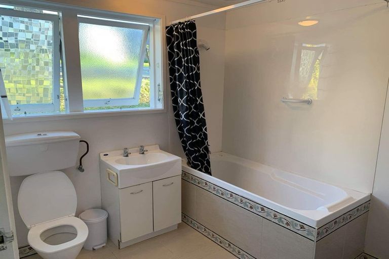 Photo of property in 2/91 Verran Road, Birkenhead, Auckland, 0626