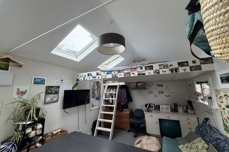 Photo of property in 62 Kelburn Parade, Kelburn, Wellington, 6012