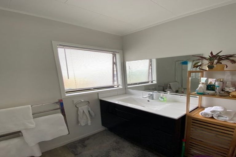 Photo of property in 96 Burundi Avenue, Clendon Park, Auckland, 2103
