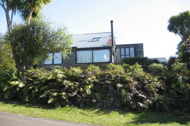Photo of property in 10 Waiparemo Crescent, Pukawa Bay, Turangi, 3381