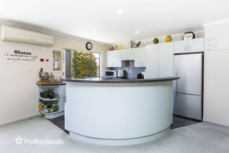 Photo of property in 8 Carlow Grove, Birchville, Upper Hutt, 5018