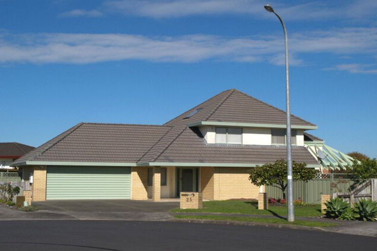 Photo of property in 25 Eiger Place, Northpark, Auckland, 2013