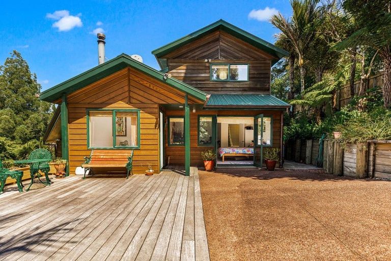 Photo of property in 214 Shaw Road, Oratia, Auckland, 0604