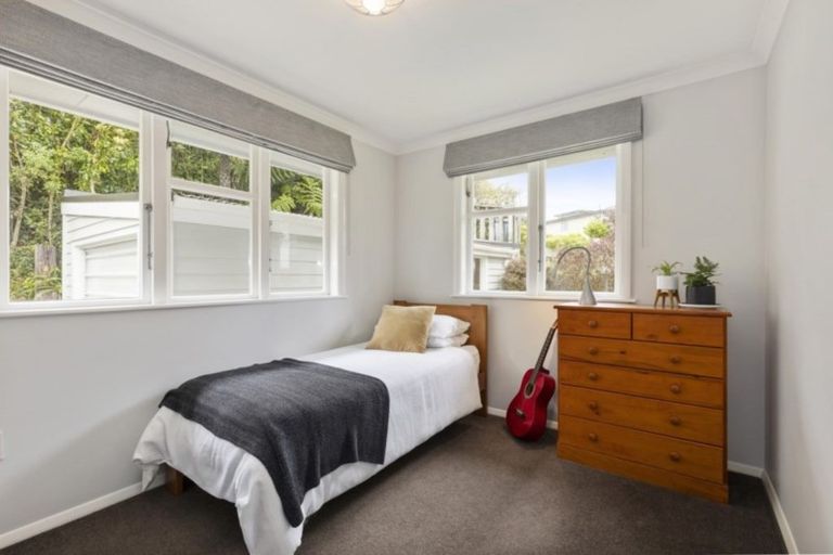 Photo of property in 46 Poto Road, Normandale, Lower Hutt, 5010