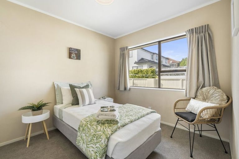 Photo of property in 76a Highland Park Drive, Highland Park, Auckland, 2010