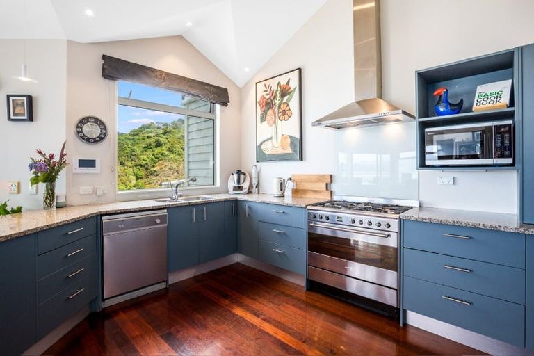 Photo of property in 11 Curnow Way, Kaiwharawhara, Wellington, 6035