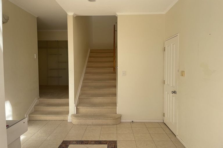 Photo of property in 22 Ponderosa Drive, Oteha, Auckland, 0632