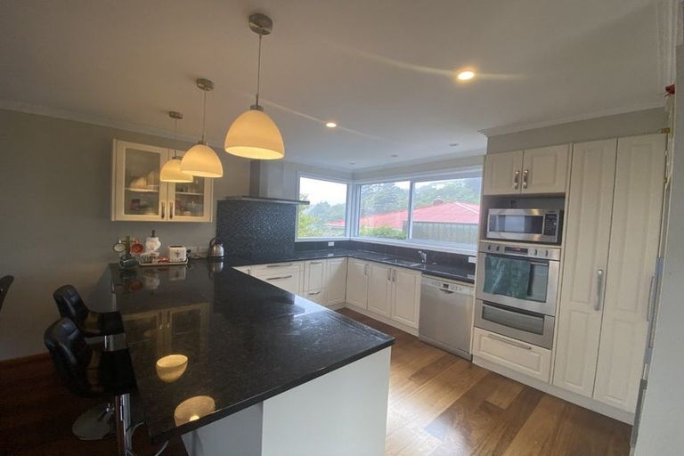 Photo of property in 2 Mayfair Place, Tawa, Wellington, 5028