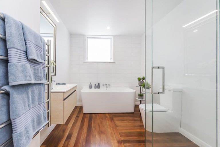 Photo of property in 2 Tio Tio Road, Miramar, Wellington, 6022