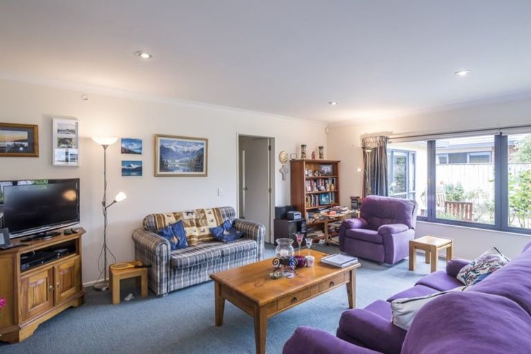 Photo of property in 38 Lorna Irene Drive, Raumati South, Paraparaumu, 5032