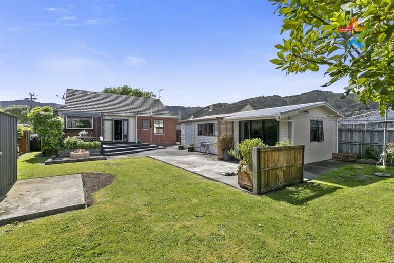 Photo of property in 1 Anson Grove, Naenae, Lower Hutt, 5011