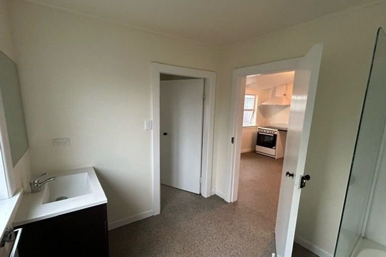 Photo of property in 9 Mahoe Street, Strandon, New Plymouth, 4312