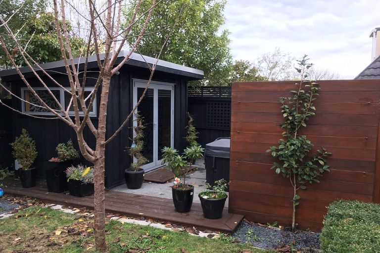 Photo of property in 2/52 Crofton Road, Harewood, Christchurch, 8051