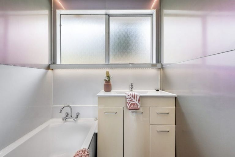 Photo of property in 16 Jayne Place, Torbay, Auckland, 0630