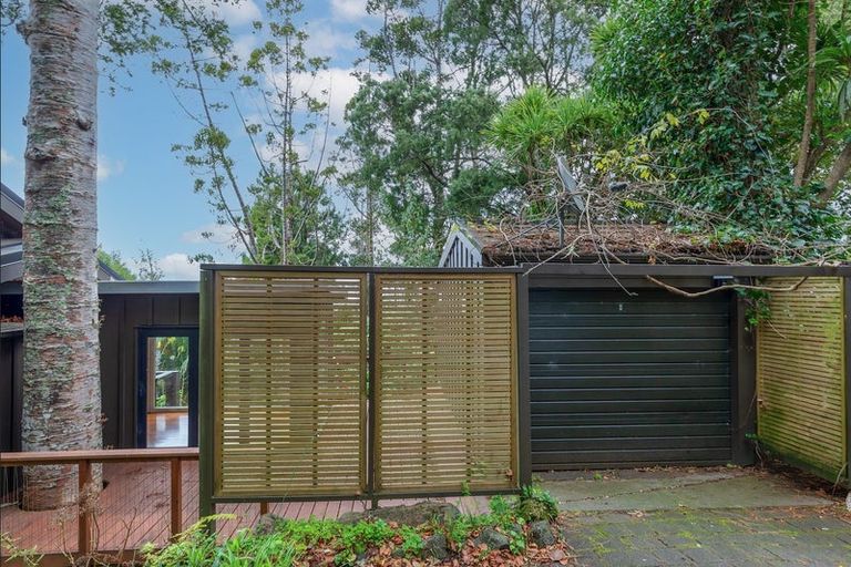 Photo of property in 10 Rangiwai Road, Titirangi, Auckland, 0604