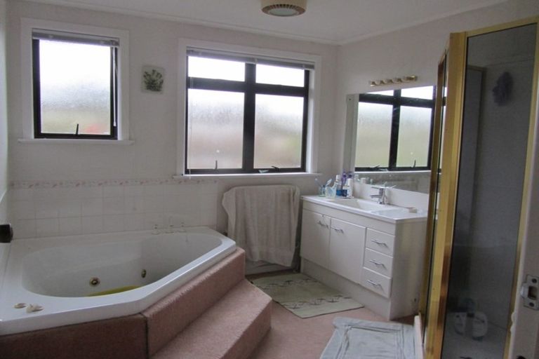 Photo of property in 557 East Coast Road, Browns Bay, Auckland, 0630