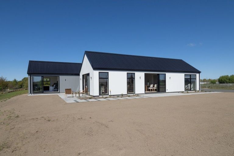 Photo of property in 14 Village Green Drive, Huntingdon, 7774