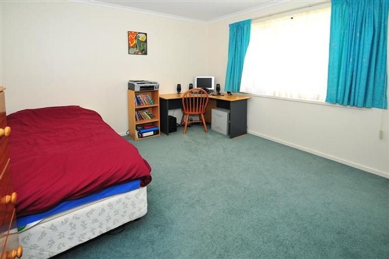 Photo of property in 64 Roberta Crescent, Orewa, 0931