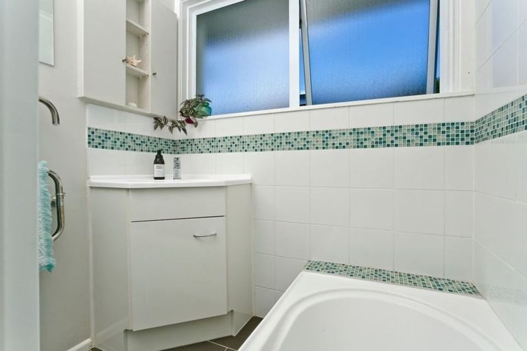 Photo of property in 1/40 Hart Road, Hauraki, Auckland, 0622