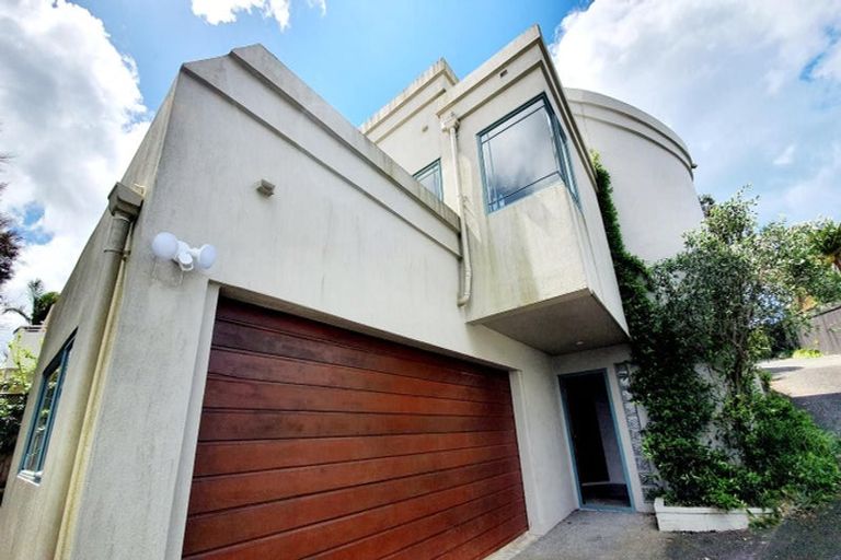 Photo of property in 2/38 Gulf View Road, Murrays Bay, Auckland, 0630