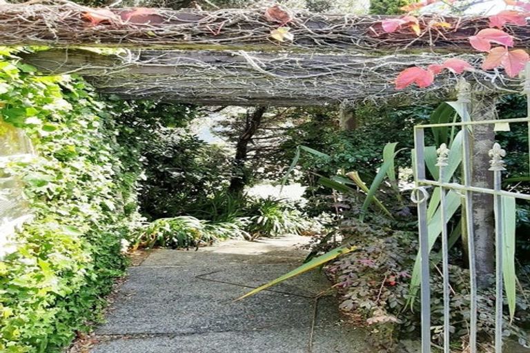 Photo of property in 43 Warwick Street, Wilton, Wellington, 6012