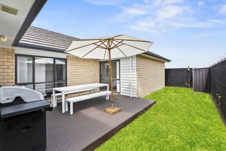 Photo of property in 27 Kotuku Crescent, Takanini, 2112