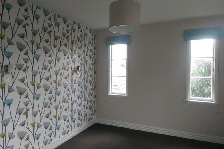 Photo of property in 35 Garreg Road, Fendalton, Christchurch, 8052