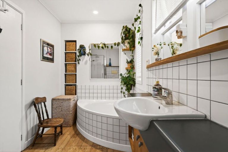 Photo of property in 23 Cliff Road, Torbay, Auckland, 0630