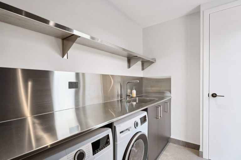 Photo of property in 3b Wallace Place, Westown, New Plymouth, 4310