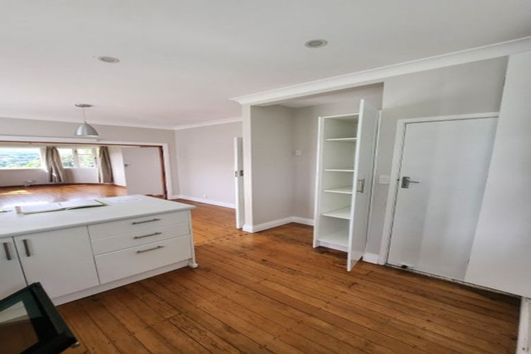 Photo of property in 2 Olivia Crescent, Tawa, Wellington, 5028