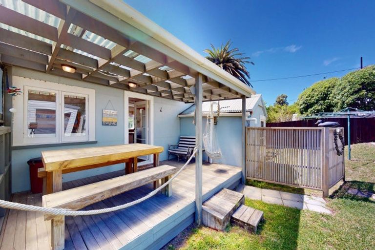 Photo of property in 647 Waitarere Beach Road, Waitarere Beach, Levin, 5510