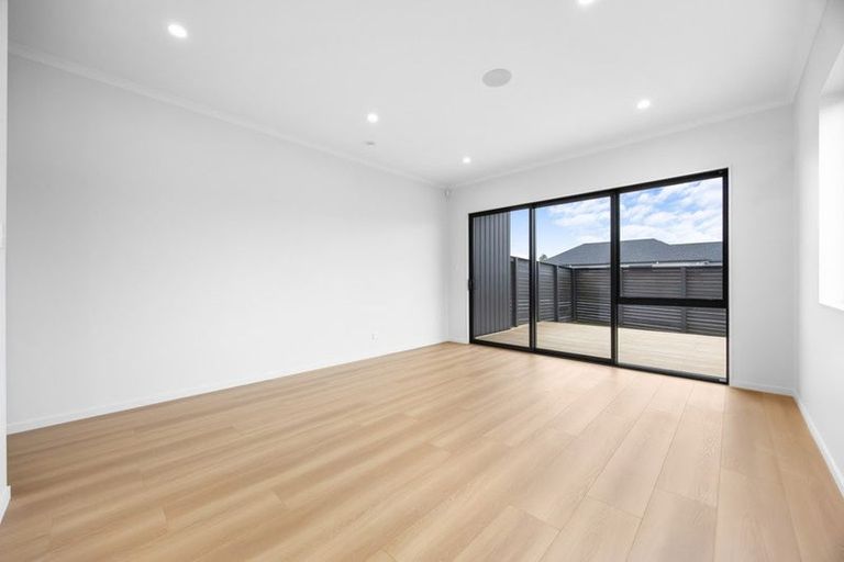 Photo of property in 115 Otuwairoa Esplanade, Opaheke, 2113