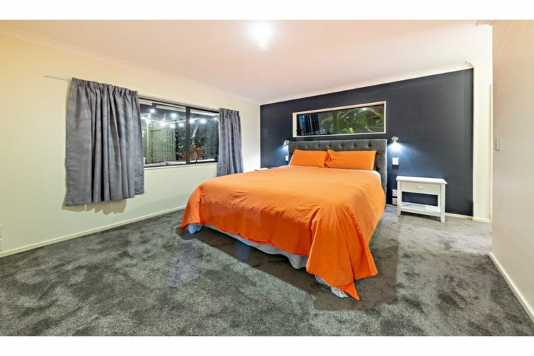 Photo of property in 8 Atlantic Place, Goodwood Heights, Auckland, 2105