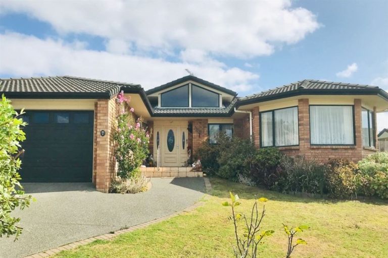 Photo of property in 8 Kath Hopper Drive, Orewa, 0931