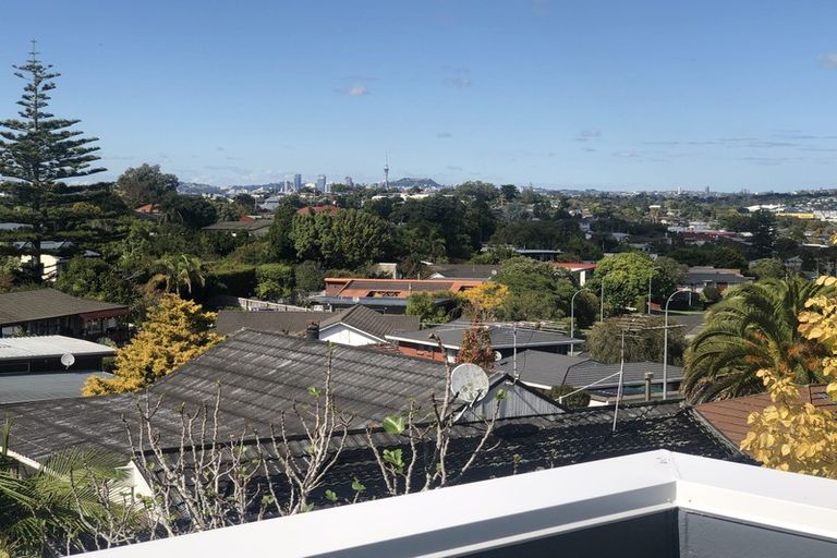 Photo of property in 18a Grenada Avenue, Forrest Hill, Auckland, 0620