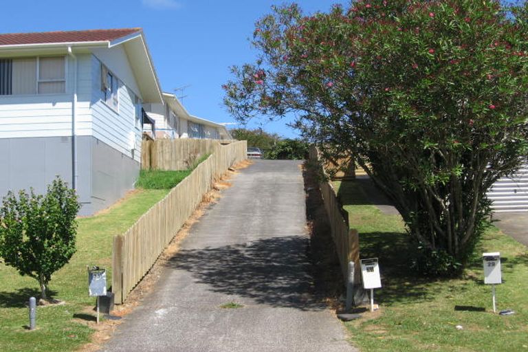 Photo of property in 33 Vandeleur Avenue, Birkdale, Auckland, 0626