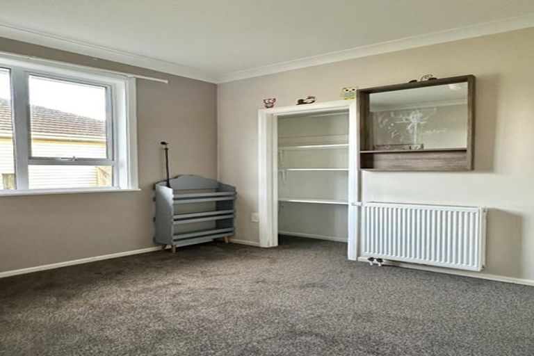 Photo of property in 64 Wellington Road, Wainuiomata, Lower Hutt, 5014