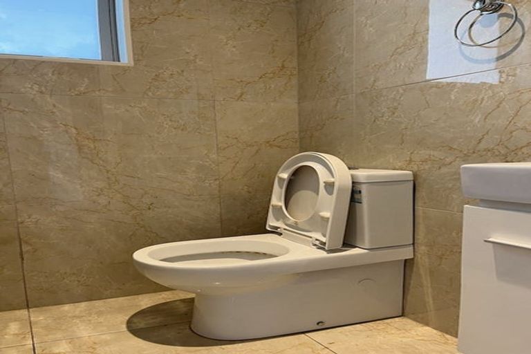 Photo of property in 17 Limmer Place, Browns Bay, Auckland, 0632