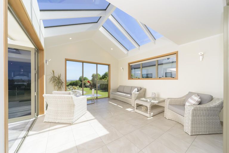 Photo of property in 27 The Strand, Fitzherbert, Palmerston North, 4410