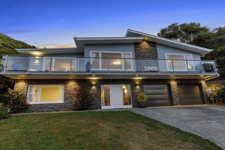 Photo of property in 8 Volkner Grove, Waterloo, Lower Hutt, 5011
