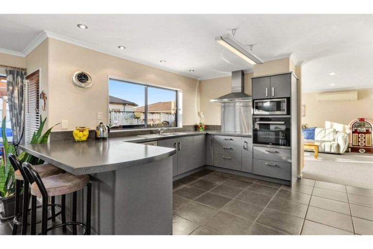 Photo of property in 12 Whitford Place, Rototuna North, Hamilton, 3210